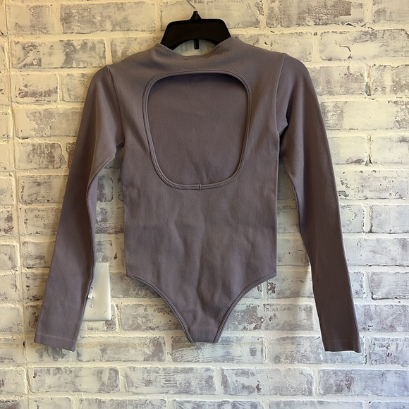 Zara Women's Bodysuit L/S Limitless Contour Ribbed Open Back Purple Sz M-L NWT - Picture 4 of 9